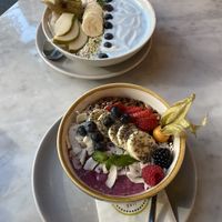 Vegane Blue Ocean Bowl & vegane Açai Bowl at Claus Eismanufaktur & Deli in Karlsruhe