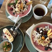 Veganes Bananenbrot & Kokos Mango Bowl at Claus Eismanufaktur & Deli in Karlsruhe