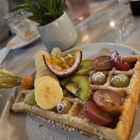 Vegan waffle with fruits at Claus Eismanufaktur & Deli in Karlsruhe
