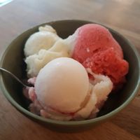 3 Kugeln Zitrone Basilikum, Erdbeer Minze & Kirsch Banane at Claus Eismanufaktur & Deli in Karlsruhe