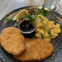 Veganes Schnitzel mit Kartoffelsalat  at Wilma Wunder in Dresden