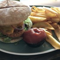 Vegan burger with guacamole   at Apple & Eve in Hamburg
