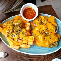 Chilli cheese loaded schniztwl at Apple & Eve in Hamburg