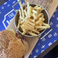 Lady D com nuggets e queijo vegan  at Iron Duke in Aveiro