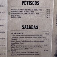 Petisco nuggets com batata frita e salada  at Iron Duke in Aveiro