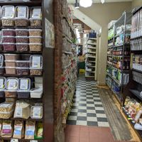 Bulk foods at Marché TAU in Montreal