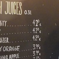 Fresh juice options at Balance Deli in Frankfurt