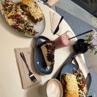 Moussaka und Zupfkuchen  at Balance Deli in Frankfurt