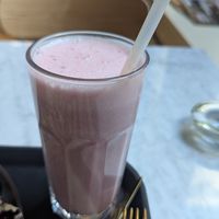 Strawberry smoothie at Balance Deli in Frankfurt