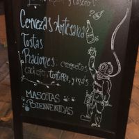 Carta de bienvenida en la puerta  at Escafandra in Madrid