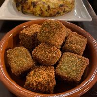 Croquetas y tortilla at Escafandra in Madrid
