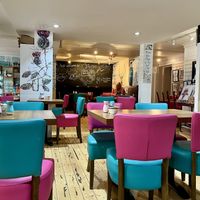 Seating just before the crowds (11:50)   at Hettie's Tearoom in Pitlochry