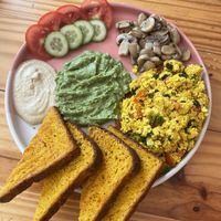 Breakfast plate 10/10  at Cookie Lady in Rishikesh