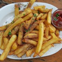 Pommes mit Blütensalz at Waldgaststätte Parkhäusl in Augsburg