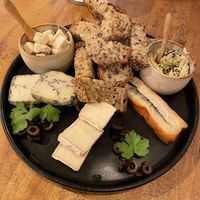 Tábua de queijos vegan  at Apuro Vegan Bar in Porto