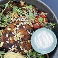 Burger Bowl mit No-Beef  at Apuro Vegan Bar in Porto