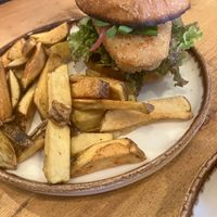 very dry and bland burger at Apuro Vegan Bar in Porto