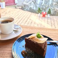 Chocolate cake and coffee at TSUNAGORO in Yokohama