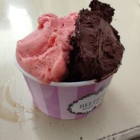 Truskawka i czekolada gorzka at Belfiore Gelato e Cioccolato in Siracusa