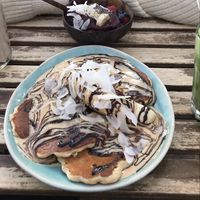 vegan pancakes with peanutbutter and chocolate and the acai bowl at Laundry Lounge in Sagres