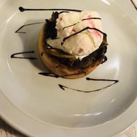 Apple pie with ice cream  at Caléndula in Mendoza