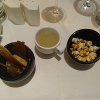 Popcorn, soup, hummus at De Sonne in Temse