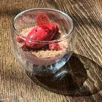 Vegan strawberry mousse and sorbet at Südøst Asian Crossover in Oslo