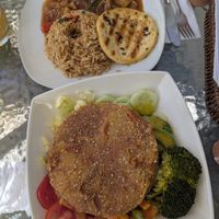 Poke bowl with Seitan millanese and tipakay with tofu at Prana Vegan in Arequipa