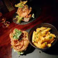 Falafel Burger und Garlic Fries at Bonnie & Clyde in Stuttgart