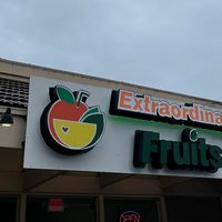outside sign   at Extraordinary Fruits in San Diego