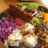 L'assiette de falafel rôtis 😋 at la petite graine in Limoges