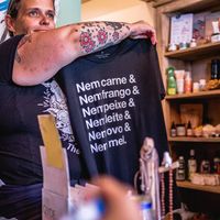 T-shirts ativistas e veganas  at Wave 269 in Ericeira