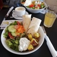 This was the daily menu of the 21/10/2021... Soooooool good omg😍😍😍 at Café Babel in Stuttgart