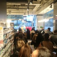 Long cue at Whole Foods Market in New York City