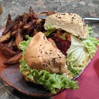 Green burger vegan avec sa galette et son faux-mage maison at Greenville Boutique in Limoges