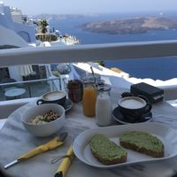 One paper straw and one plastic 🤷‍♀️ at Galini Cafe in Santorini