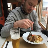 Spaghetti with mushroom meatballs. This was veggie at Maus Habitos in Porto