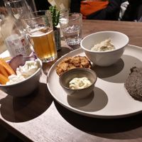 Tapas with bread and vegetables at Lotus & Cactus in Paris