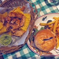 Vegan nachos and vegan burger at CPH - O'Learys - T2 in Kastrup