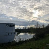 Cafe is a boat! Such a beautiful setting💚 at The Ark in Northampton