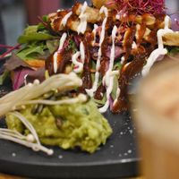 Herzhafte Pancakes mit "Chicken", BBQ-Sauce und Guacamole at Mr. Stacks in Amsterdam