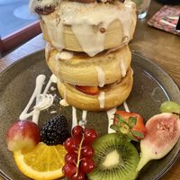 Cinnamon rollercoaster stack  at Mr. Stacks in Amsterdam