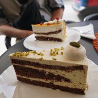 vegane Pistazientorte, hinten vegane Maracuja Sahne Torte at Café Maria Theresia in Merano