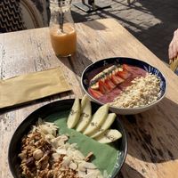 Green espirulina and açaï bowls at Tropical Soul in Gran Canaria