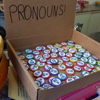 pronoun buttons at Estravagario in Bologna