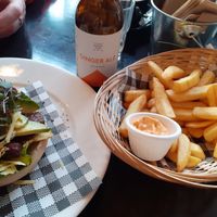 Breakfast bagel with side of chips and vegan chipotle aioli at Willi's Kitchen in Wellington