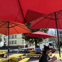 Umbrellas for shade  at Willow's Bagels in Burlington