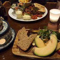 vegan cheese fondue and vegan shoarma at Gusto-040 in Eindhoven