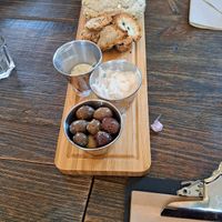 Olives and bread at Roots in Torres Vedras