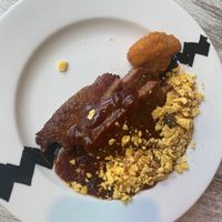 De 3D geprinte plantaardige steak was super. Eigenlijk alles is hier heerlijk en het personeel heel vriendelijk. Geweldig vooral zoveel Vegan    at Restaurant Aap in Alphen